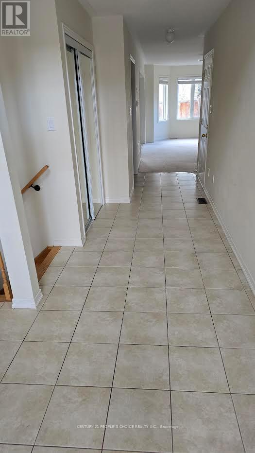 106 Bonnie Braes Drive, Brampton, Ontario  L6Y 5Y7 - Photo 4 - W12468615