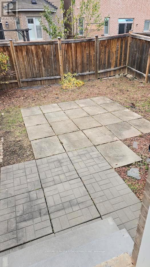 106 Bonnie Braes Drive, Brampton, Ontario  L6Y 5Y7 - Photo 13 - W12468615