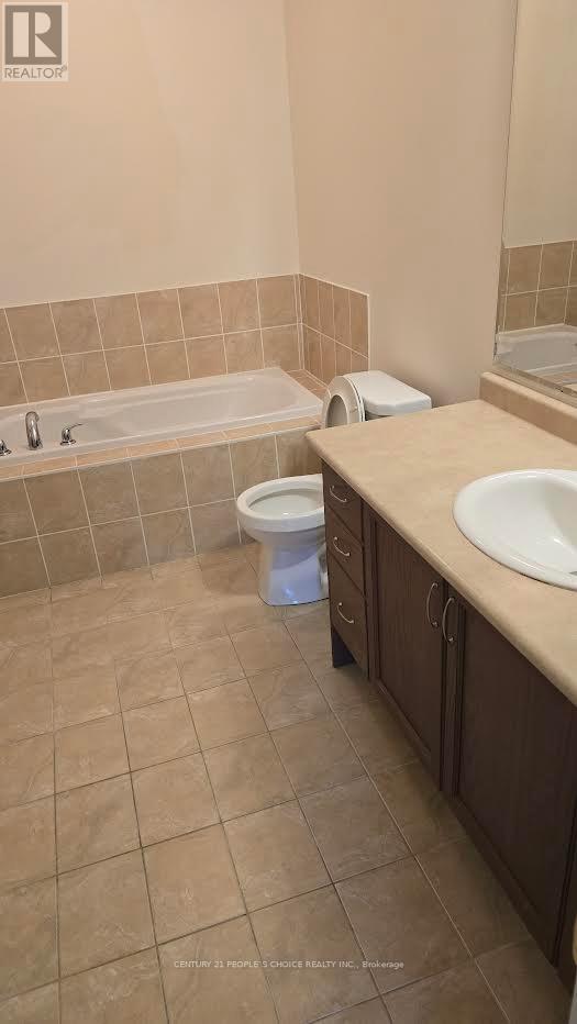 106 Bonnie Braes Drive, Brampton, Ontario  L6Y 5Y7 - Photo 10 - W12468615