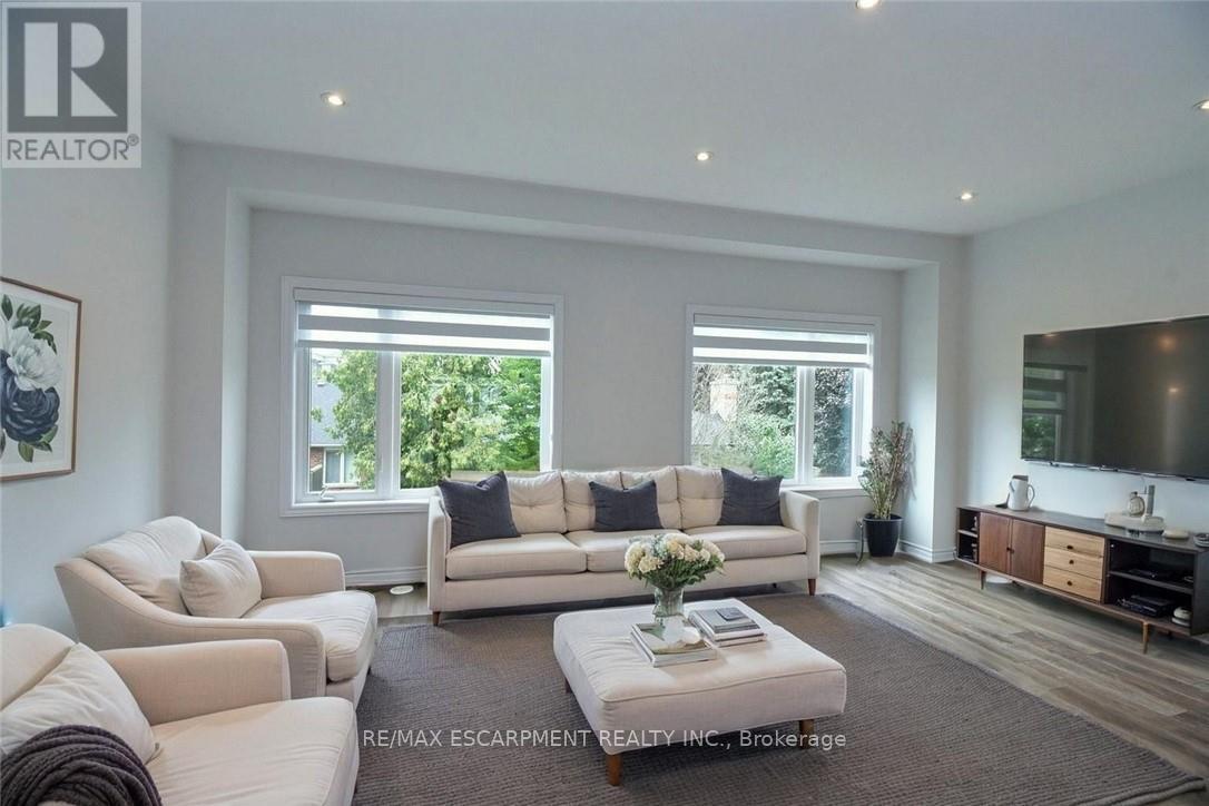 4 - 187 Wilson Street W, Hamilton, Ontario  L9G 1N4 - Photo 9 - X12484148