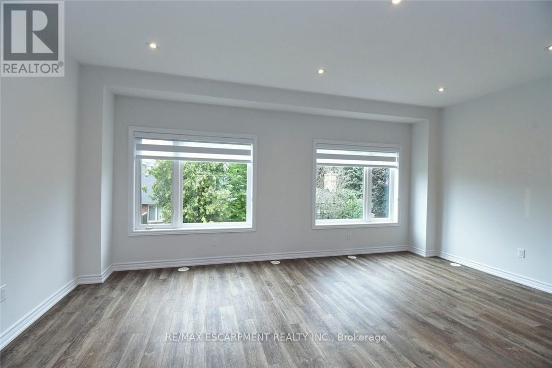 4 - 187 Wilson Street W, Hamilton, Ontario  L9G 1N4 - Photo 6 - X12484148