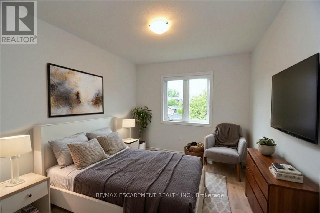 4 - 187 Wilson Street W, Hamilton, Ontario  L9G 1N4 - Photo 34 - X12484148