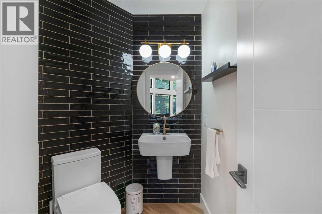 931 Shawnee Drive Sw, Calgary, Alberta  T2Y 2G8 - Photo 10 - A2245149