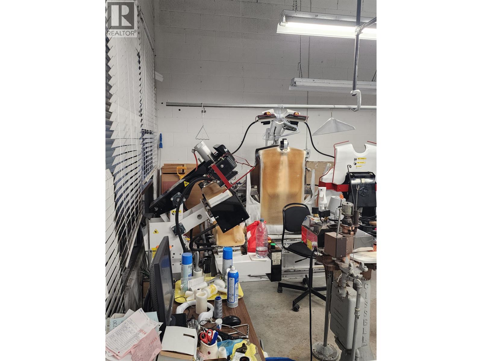 423 Grove Avenue, Burnaby, British Columbia  V5B 1S2 - Photo 3 - C8072707