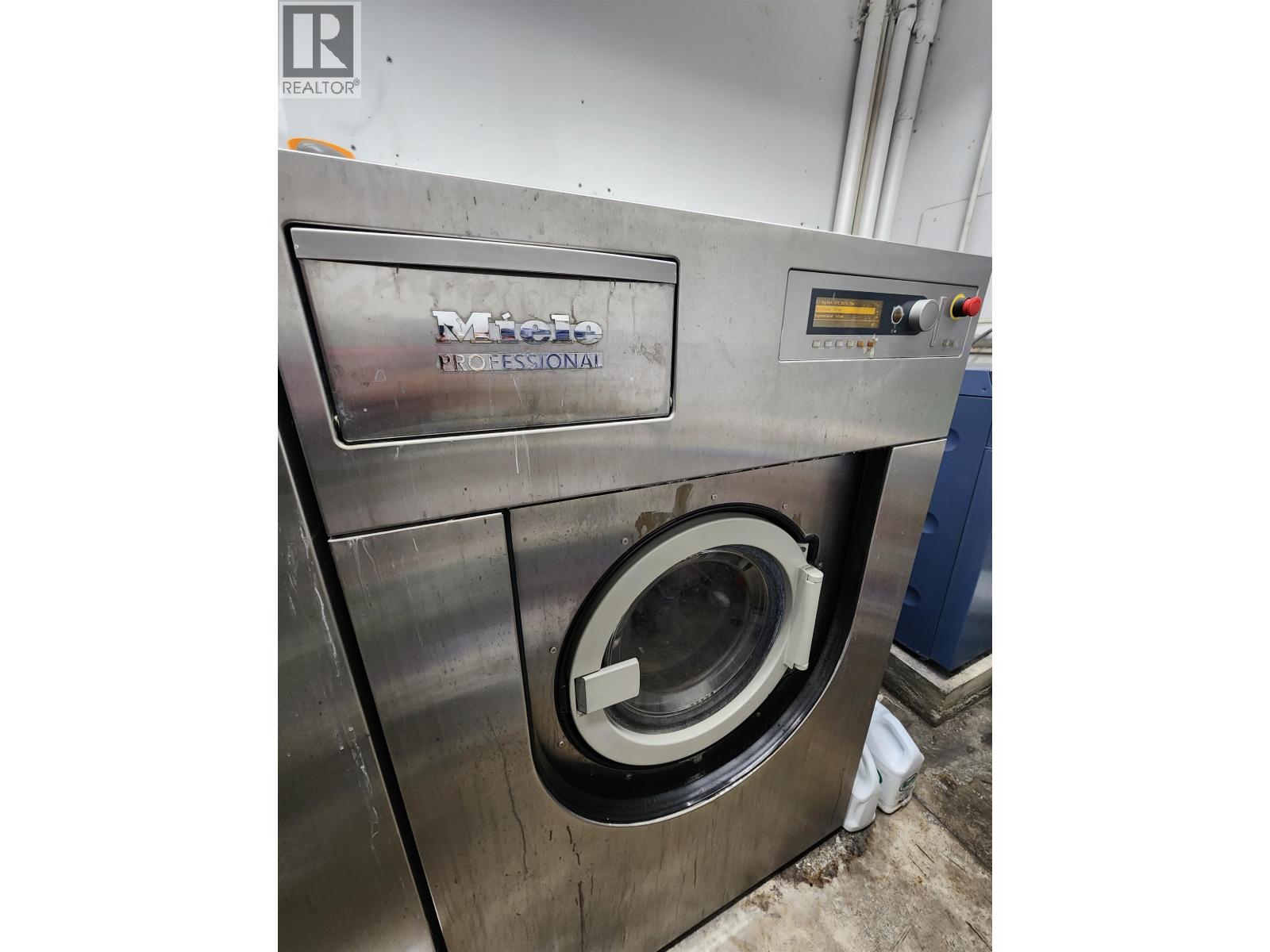 423 Grove Avenue, Burnaby, British Columbia  V5B 1S2 - Photo 5 - C8072707