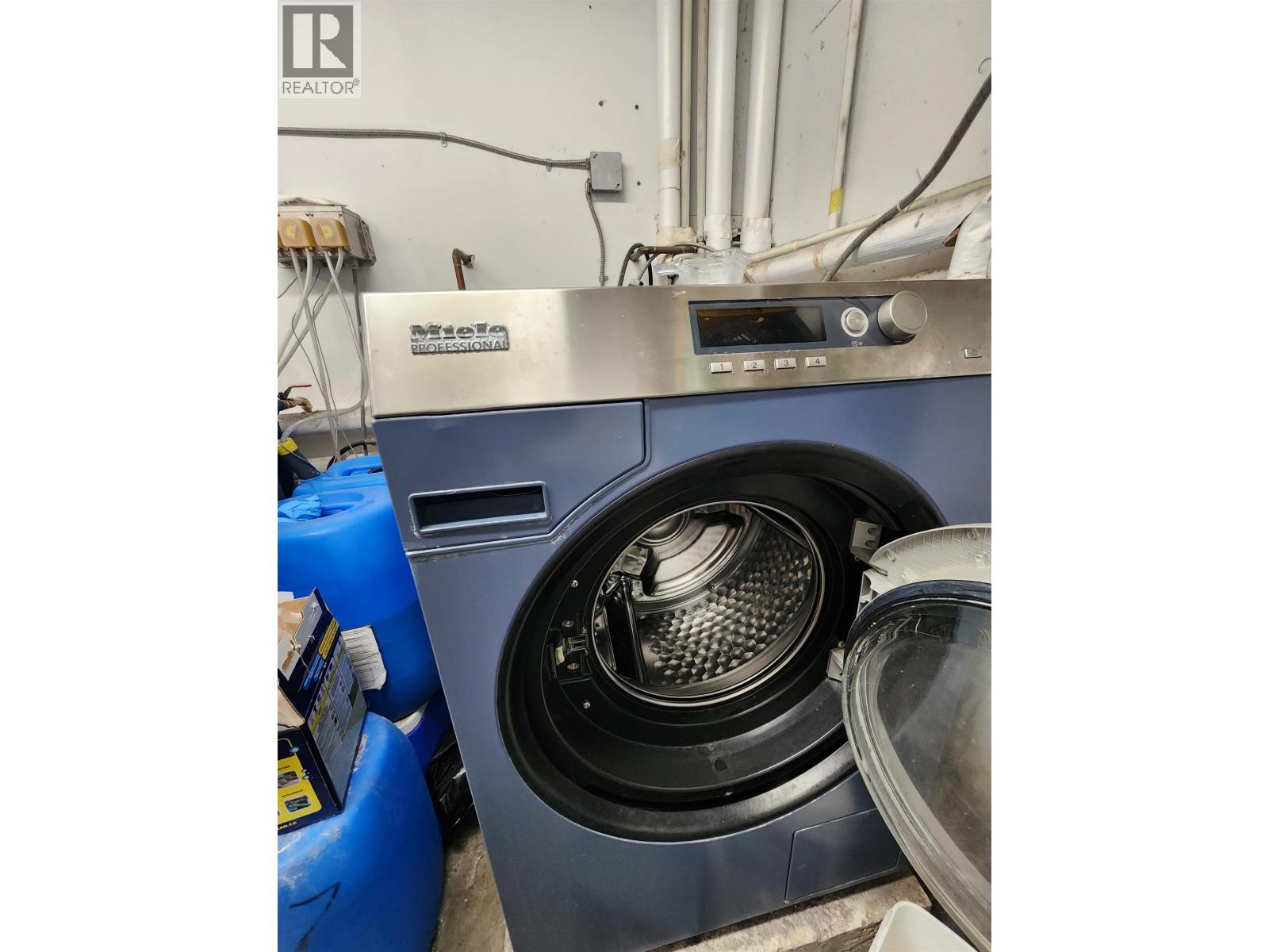 423 Grove Avenue, Burnaby, British Columbia  V5B 1S2 - Photo 6 - C8072707