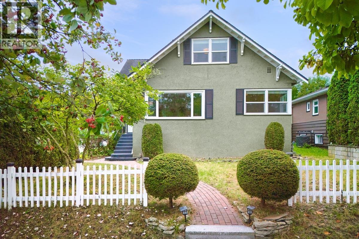 102 DURHAM STREET, New Westminster, British Columbia