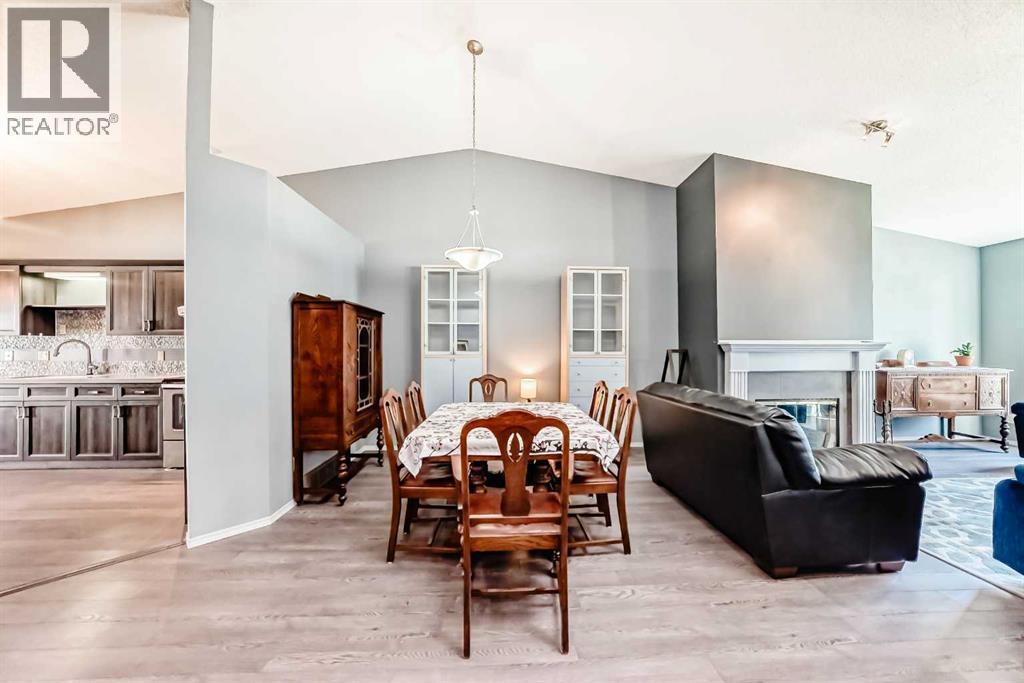 44 Gladstone Gardens Sw, Calgary, Alberta  T3E 7E4 - Photo 4 - A2255924