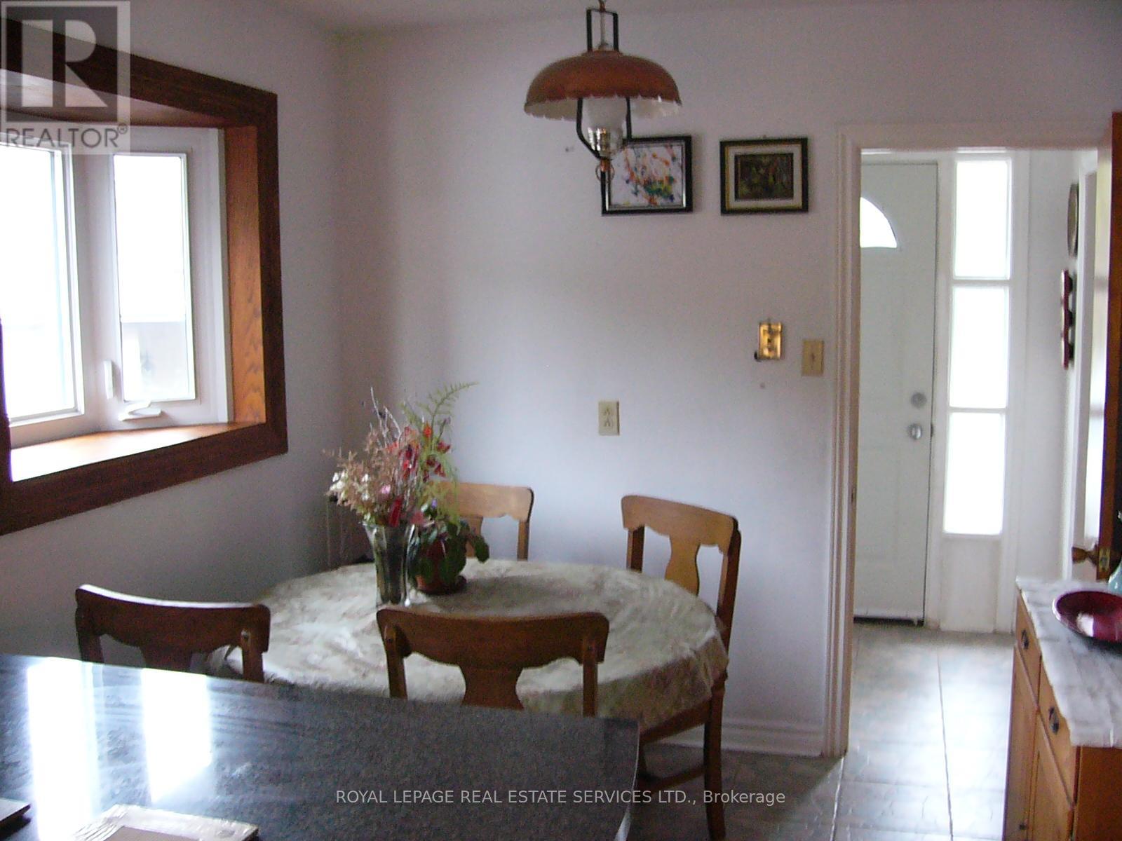 1193 Ingledene Drive, Oakville, Ontario  L6H 2H8 - Photo 5 - W12410581