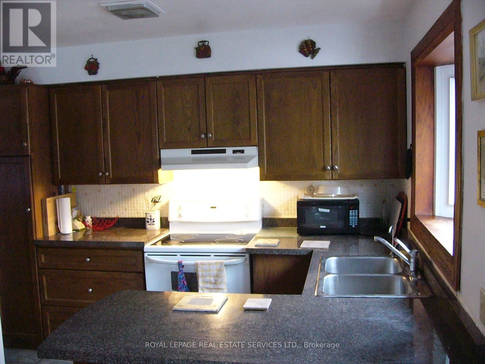1193 Ingledene Drive, Oakville, Ontario  L6H 2H8 - Photo 9 - W12410581
