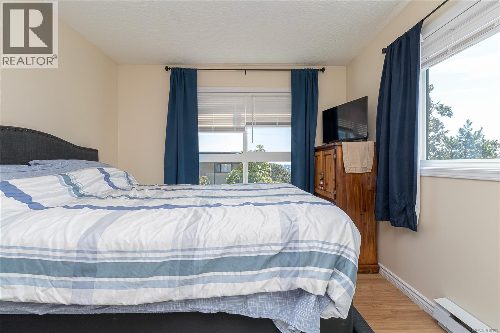 312 3460 Quadra St, Saanich, British Columbia  V8X 1G6 - Photo 18 - 1018393