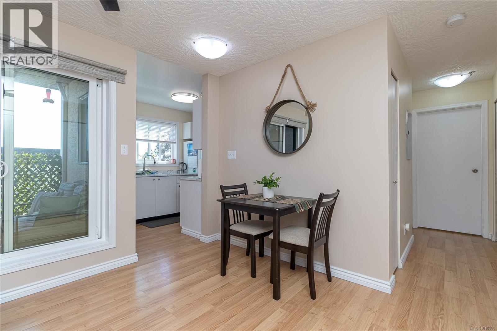 312 3460 Quadra St, Saanich, British Columbia  V8X 1G6 - Photo 8 - 1018393