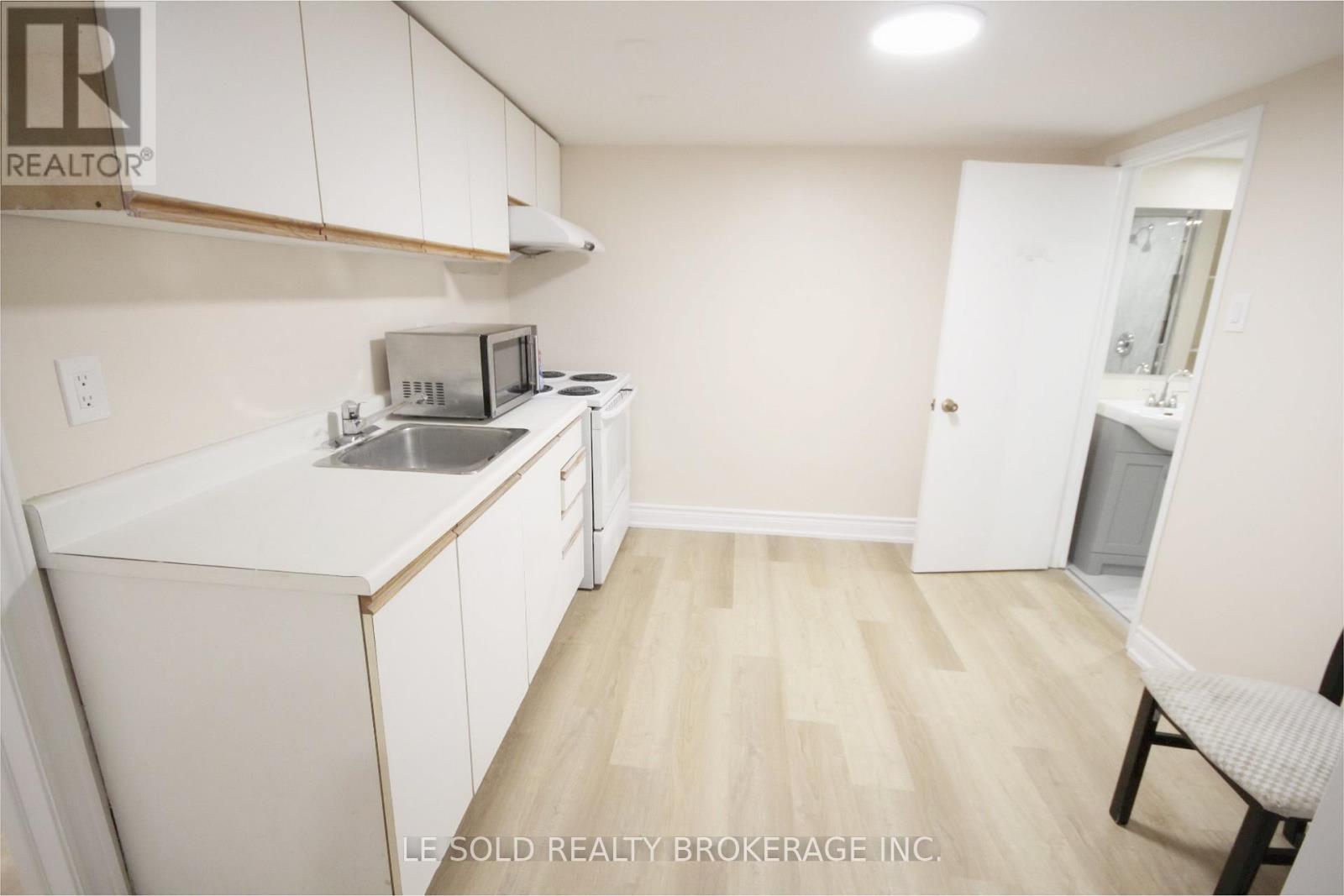 Bsmt - 362 Hollyberry Trail, Toronto, Ontario  M2H 2P6 - Photo 8 - C12484580