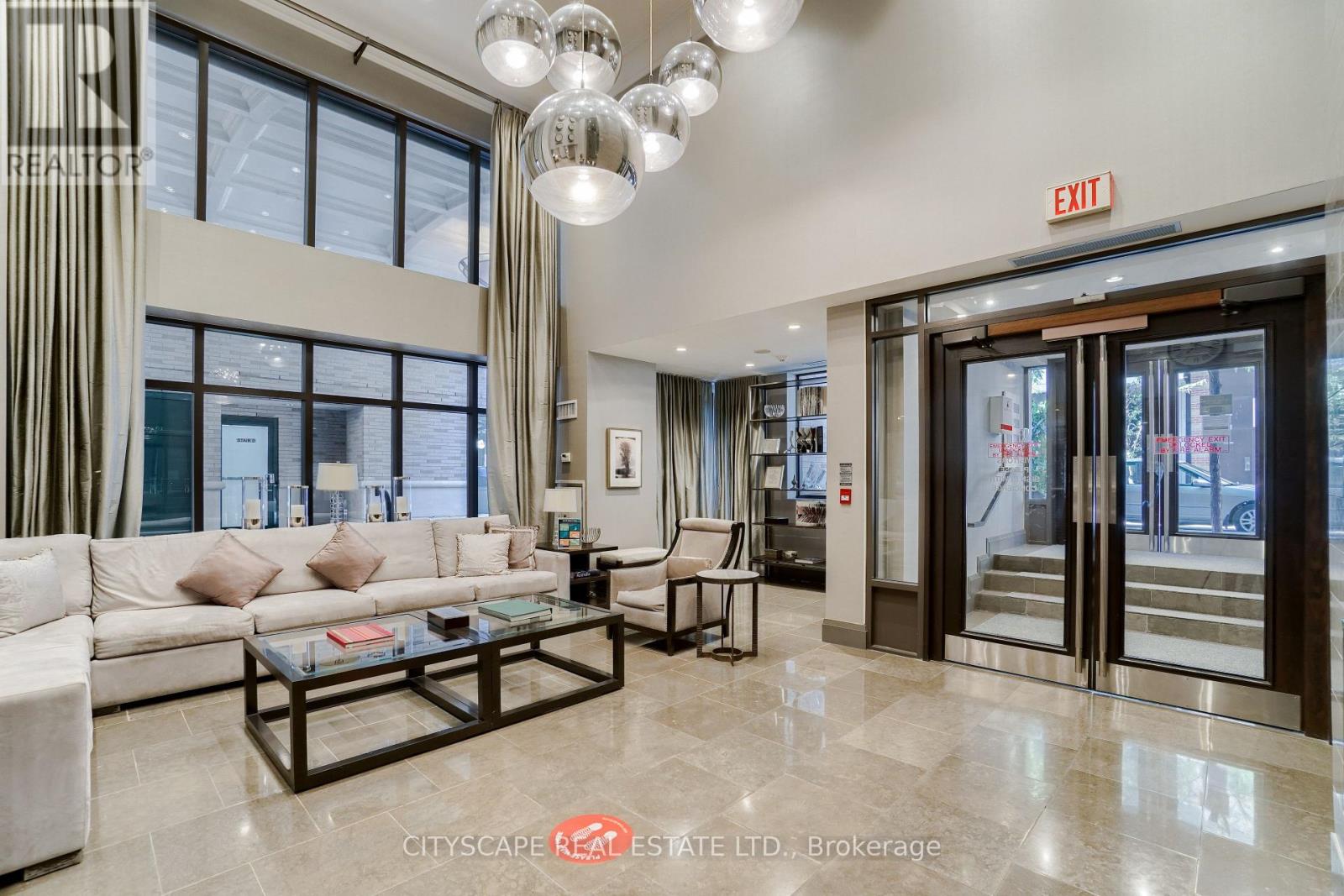 809 - 35 HAYDEN STREET, Toronto, Ontario