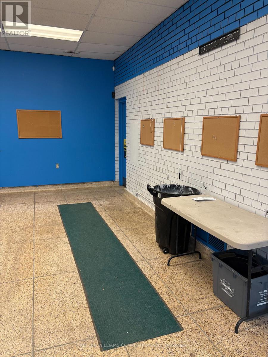 33 Gilmore Road, Fort Erie, Ontario  L2A 2L9 - Photo 3 - X12124556