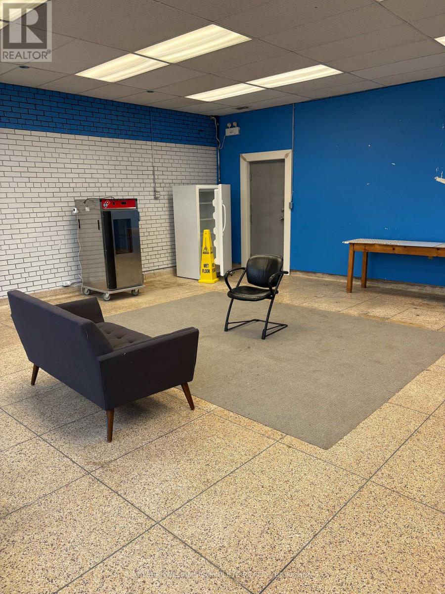 33 Gilmore Road, Fort Erie, Ontario  L2A 2L9 - Photo 2 - X12124556