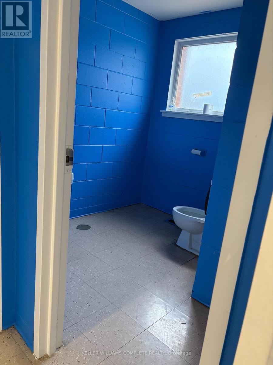 33 Gilmore Road, Fort Erie, Ontario  L2A 2L9 - Photo 4 - X12124556