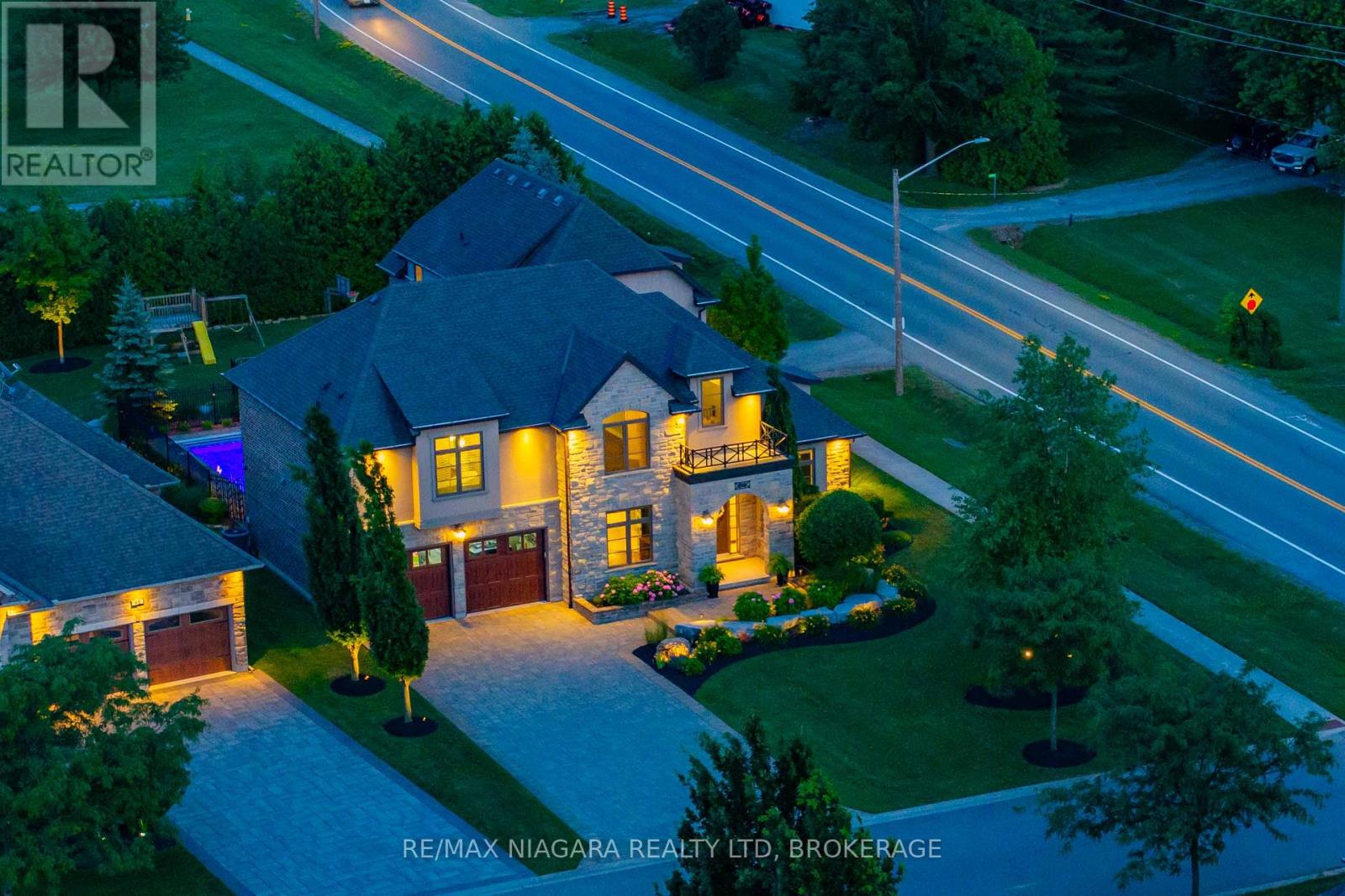 50 Sandalwood Crescent, Niagara-On-The-Lake, Ontario  L0S 1P0 - Photo 2 - X12475800