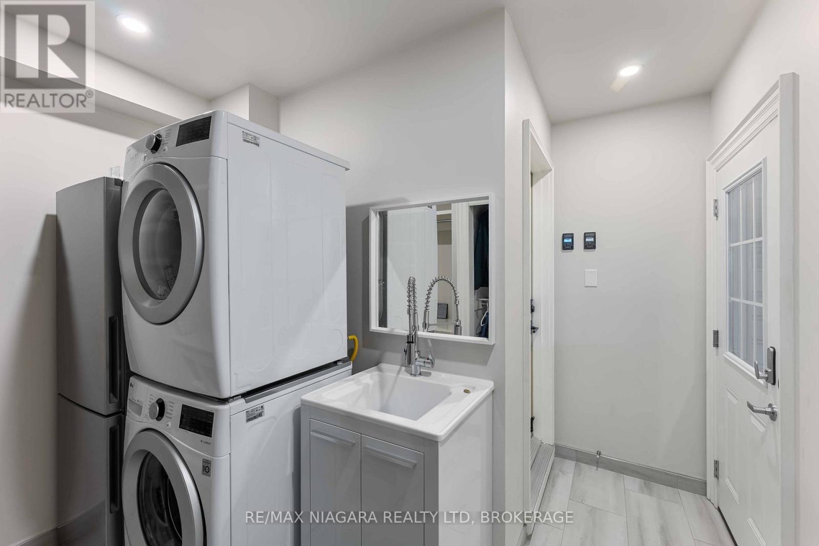 50 Sandalwood Crescent, Niagara-On-The-Lake, Ontario  L0S 1P0 - Photo 16 - X12475800