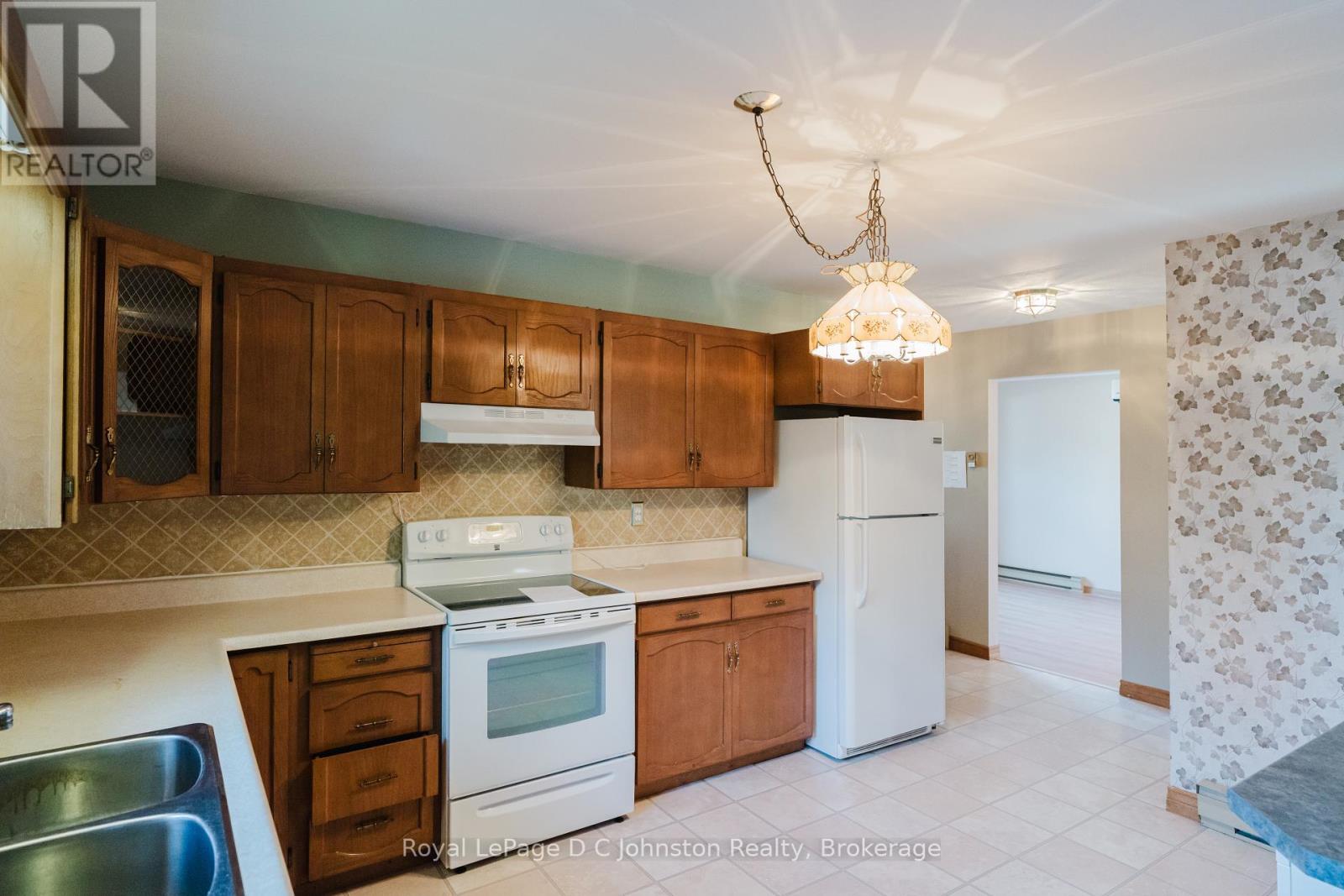 665 7th Street E, Owen Sound, Ontario  N4K 1J7 - Photo 11 - X12484636