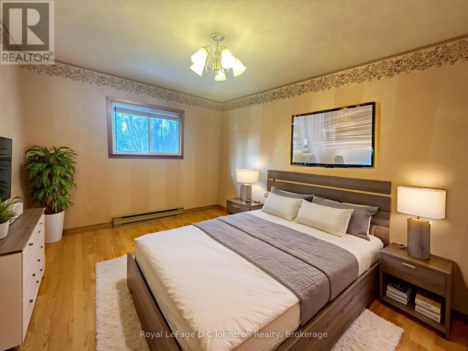 665 7th Street E, Owen Sound, Ontario  N4K 1J7 - Photo 12 - X12484636