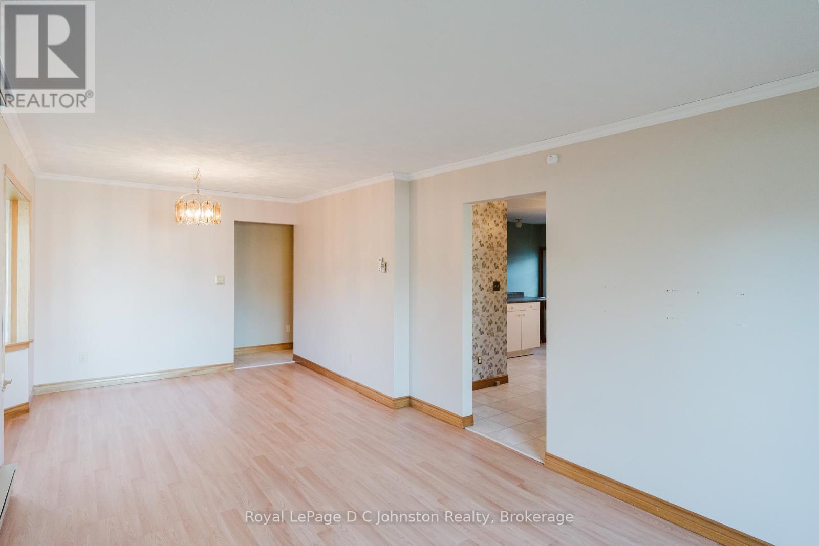 665 7th Street E, Owen Sound, Ontario  N4K 1J7 - Photo 8 - X12484636