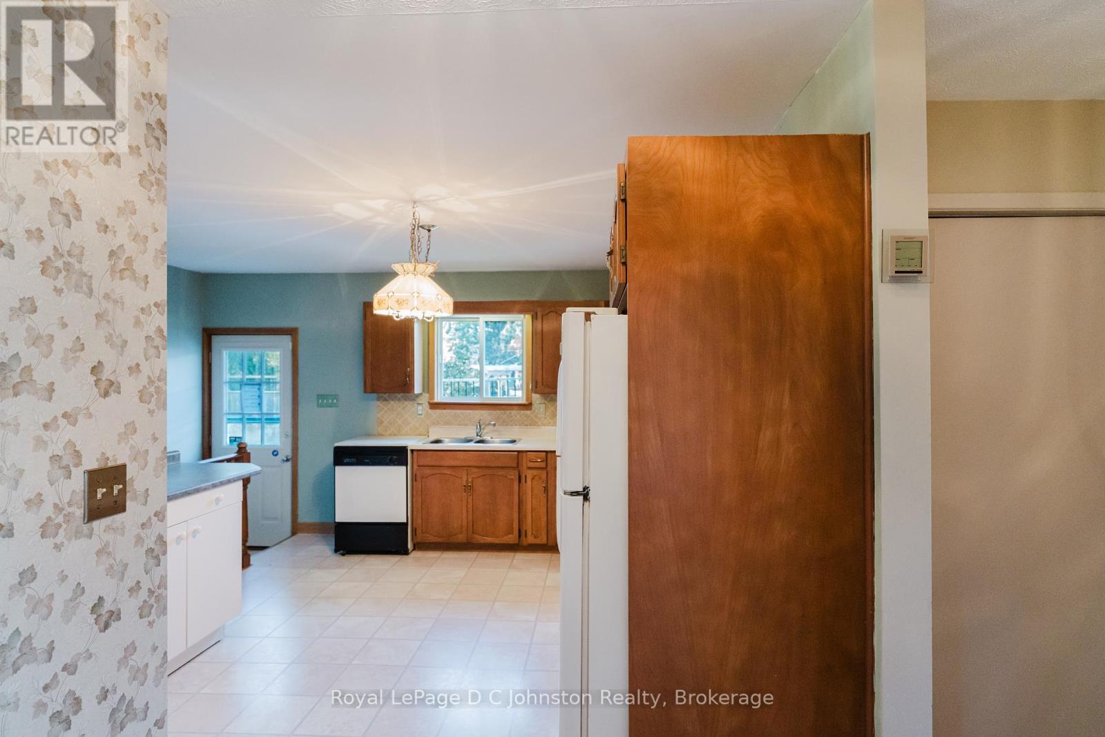 665 7th Street E, Owen Sound, Ontario  N4K 1J7 - Photo 9 - X12484636