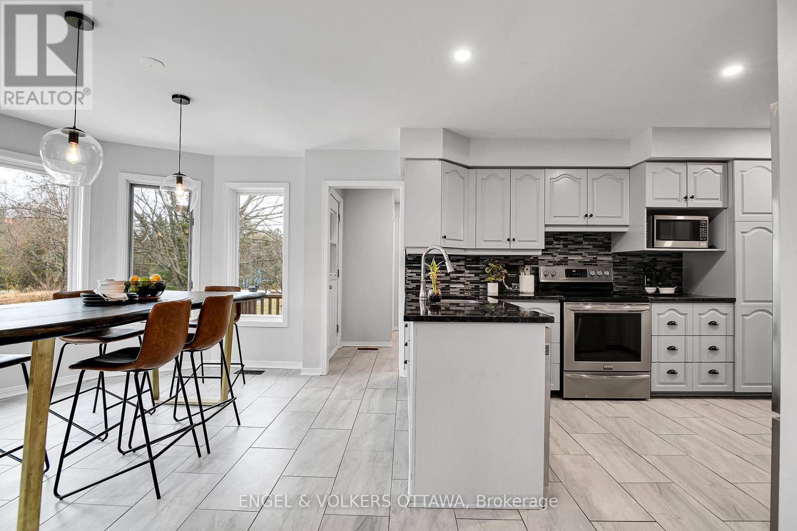 102 Delaney Drive, Ottawa, Ontario  K0A 1L0 - Photo 12 - X12484648
