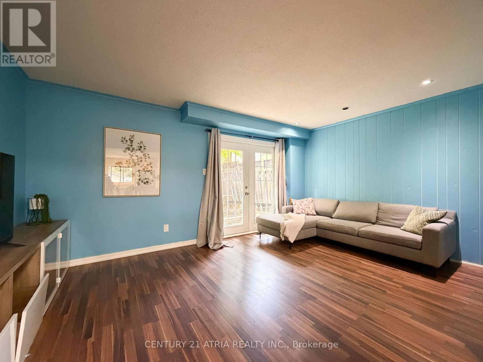 31 Hercules Court, Brampton, Ontario  L6S 1X6 - Photo 3 - W12484577