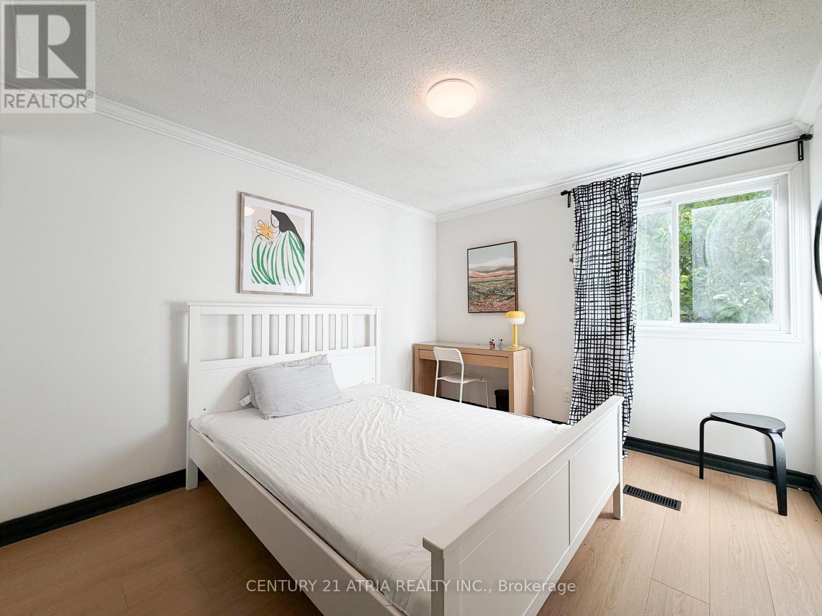 31 Hercules Court, Brampton, Ontario  L6S 1X6 - Photo 8 - W12484577