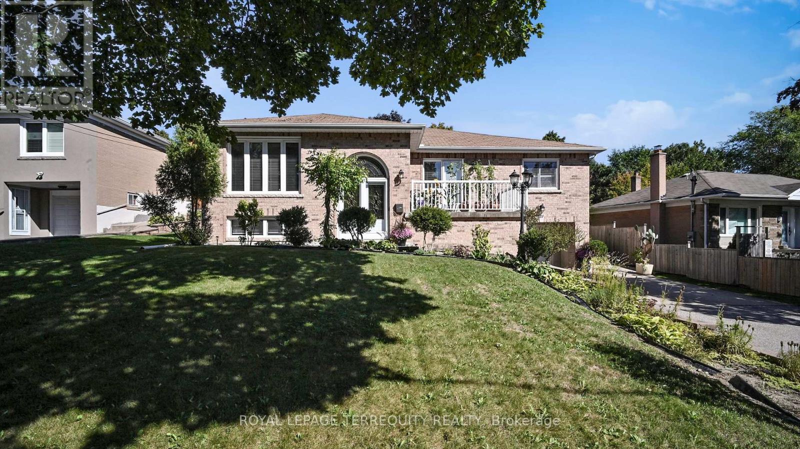 134 Hadrian Drive, Toronto, Ontario  M9W 1V4 - Photo 2 - W12484581