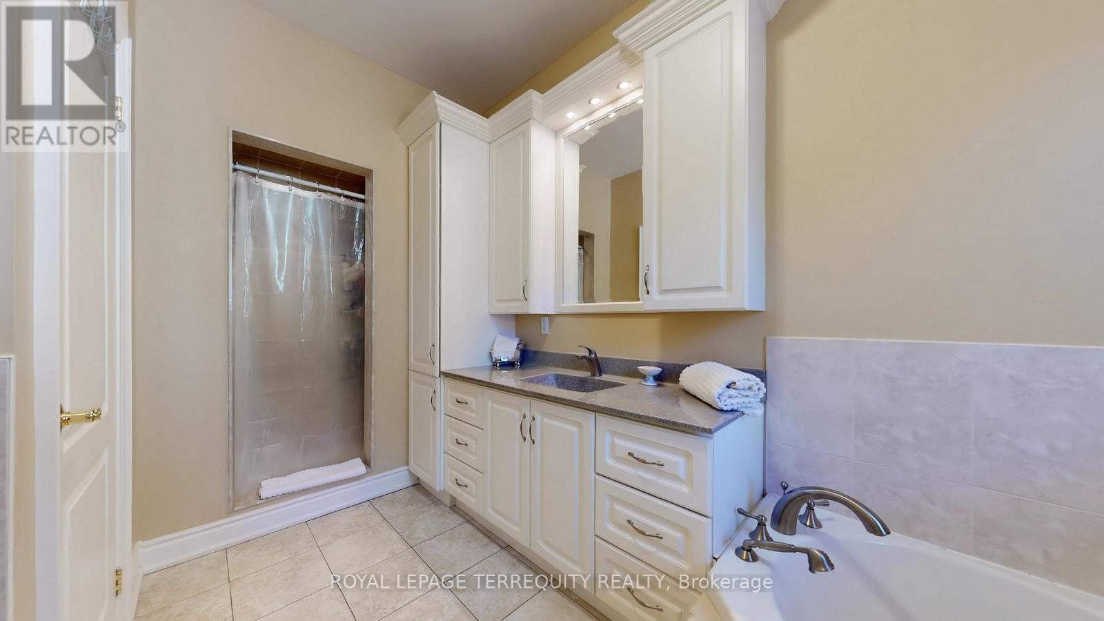 134 Hadrian Drive, Toronto, Ontario  M9W 1V4 - Photo 27 - W12484581