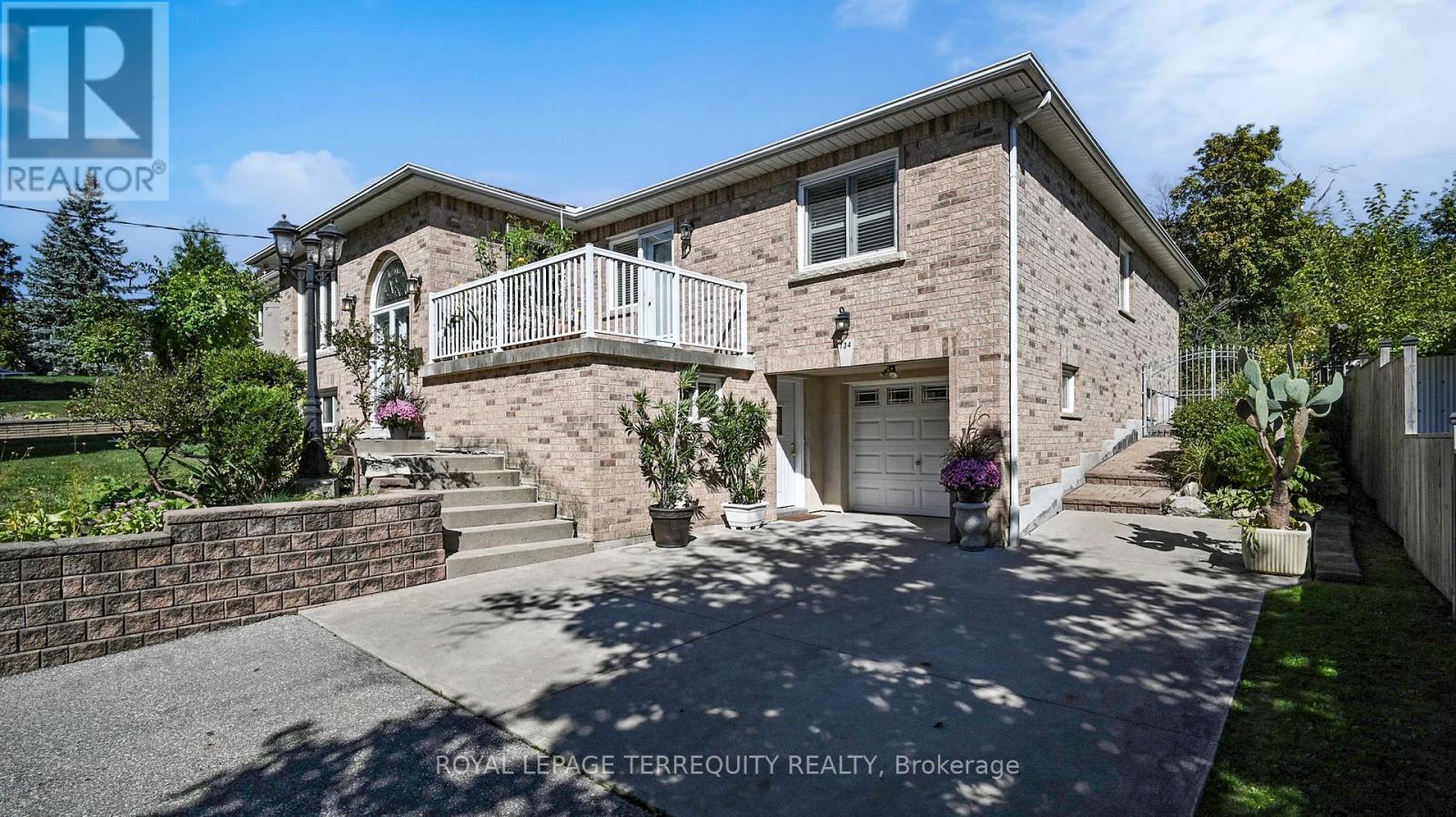 134 Hadrian Drive, Toronto, Ontario  M9W 1V4 - Photo 4 - W12484581