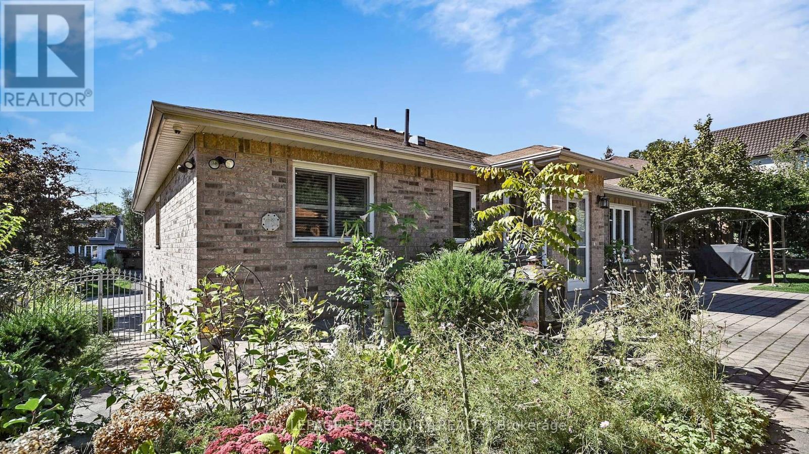134 Hadrian Drive, Toronto, Ontario  M9W 1V4 - Photo 42 - W12484581