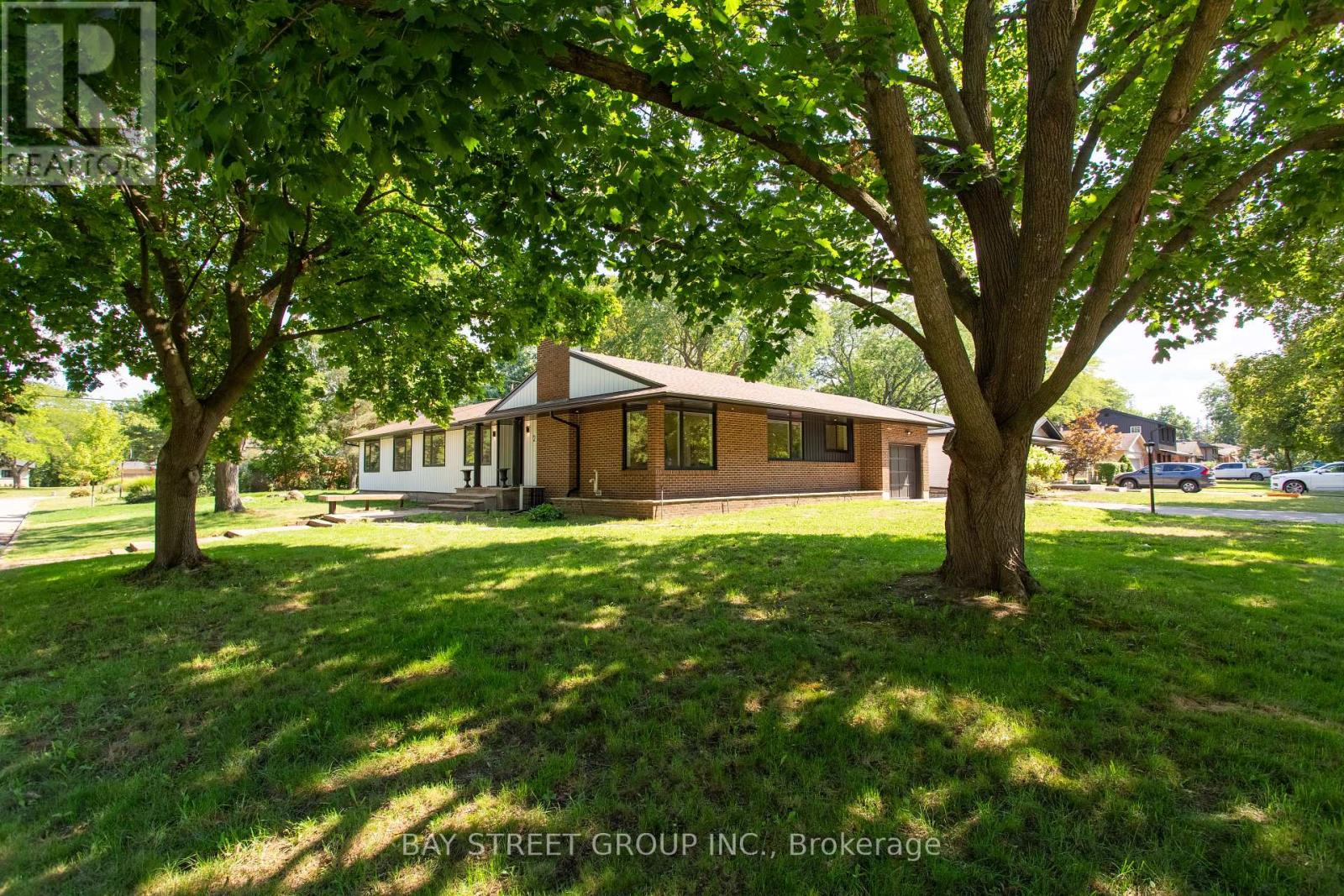 2 Parklane Crescent, St. Catharines, Ontario  L2T 3V1 - Photo 1 - X12484575