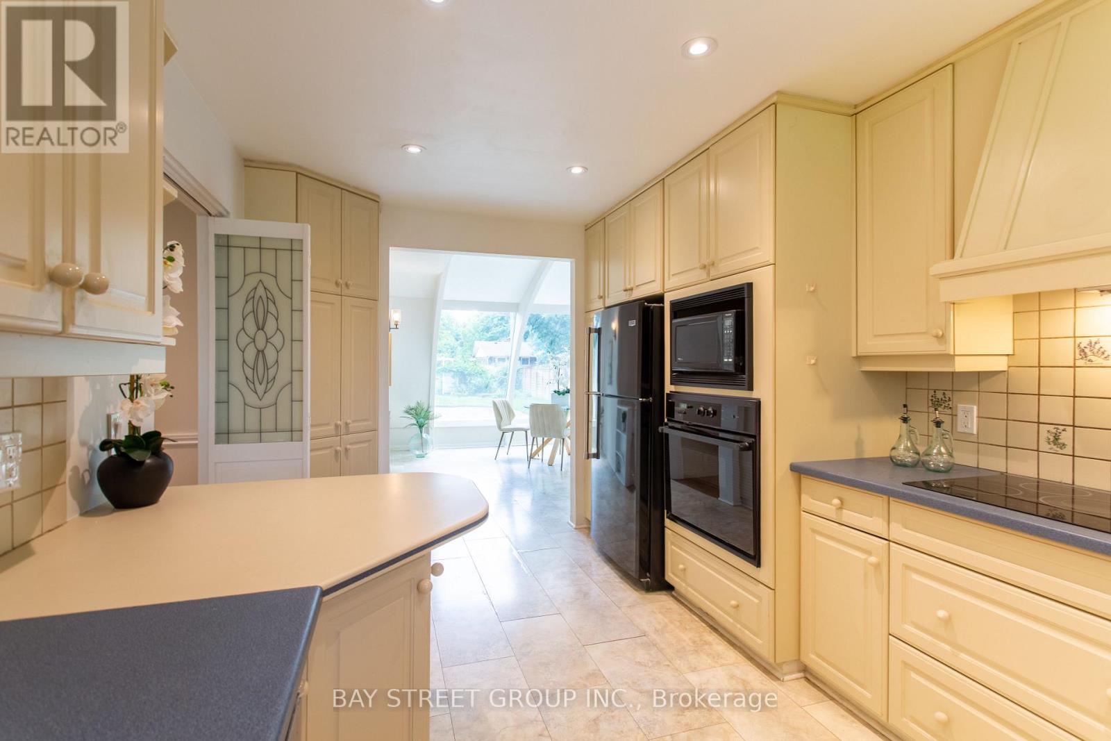 2 Parklane Crescent, St. Catharines, Ontario  L2T 3V1 - Photo 10 - X12484575