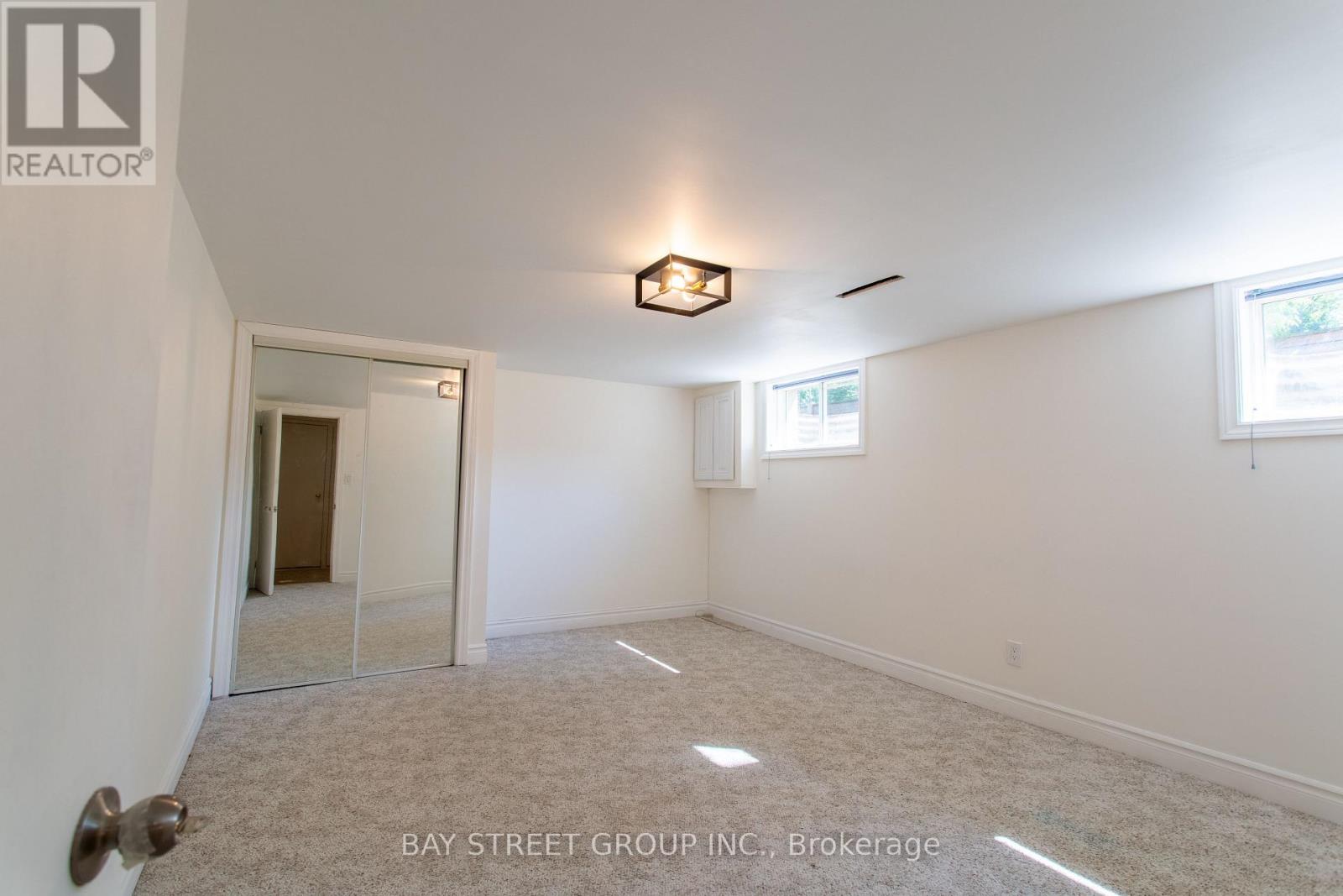 2 Parklane Crescent, St. Catharines, Ontario  L2T 3V1 - Photo 31 - X12484575