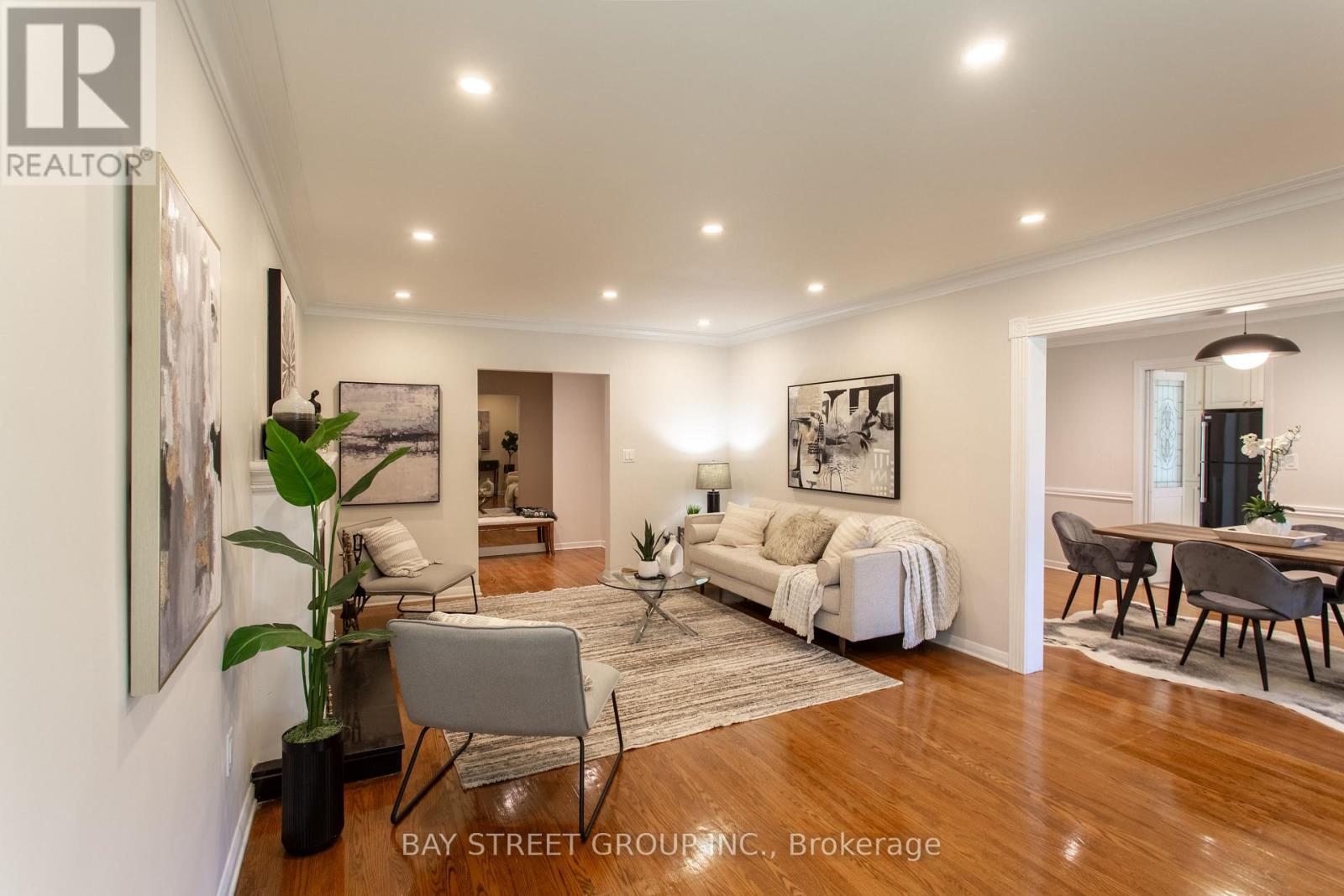 2 Parklane Crescent, St. Catharines, Ontario  L2T 3V1 - Photo 6 - X12484575