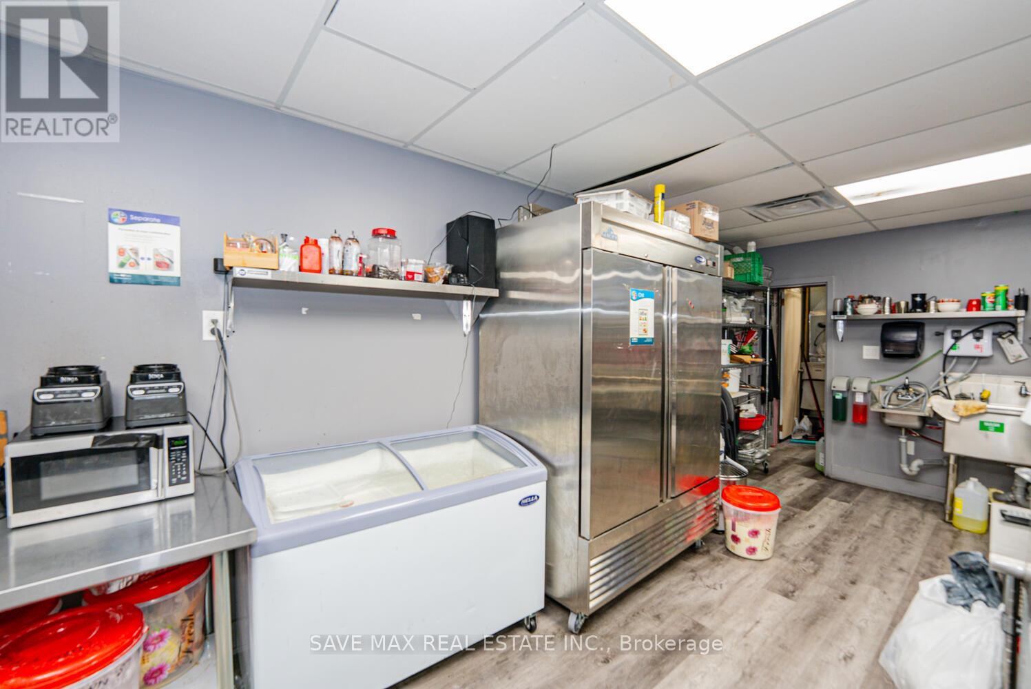 4681 Queen Street, Niagara Falls, Ontario  L2E 2L9 - Photo 11 - X12484576