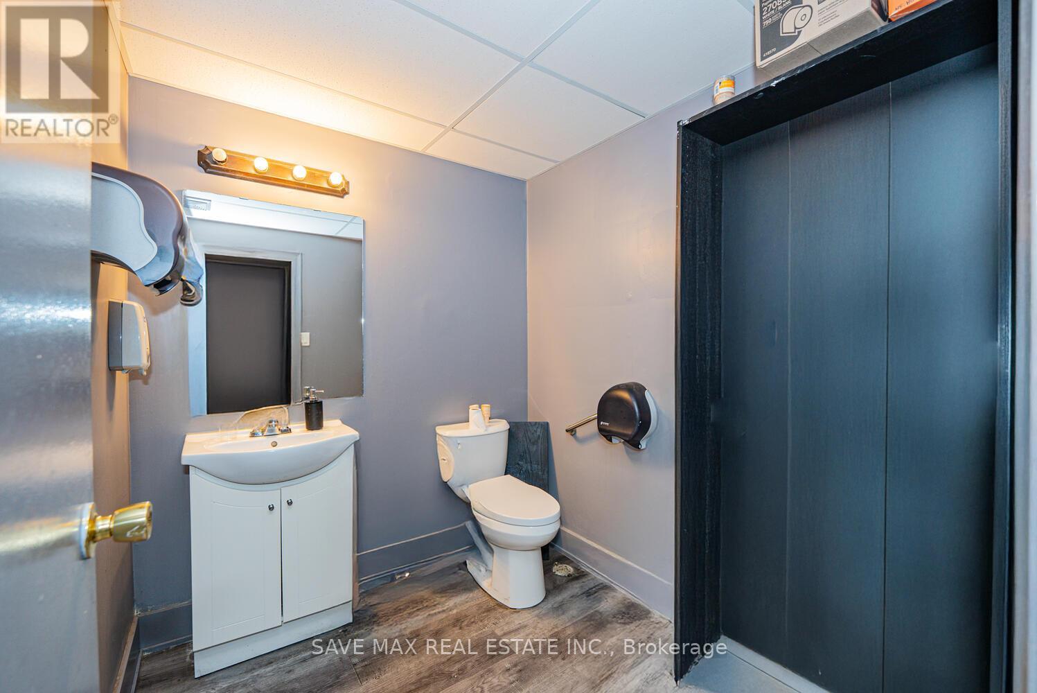 4681 Queen Street, Niagara Falls, Ontario  L2E 2L9 - Photo 16 - X12484576