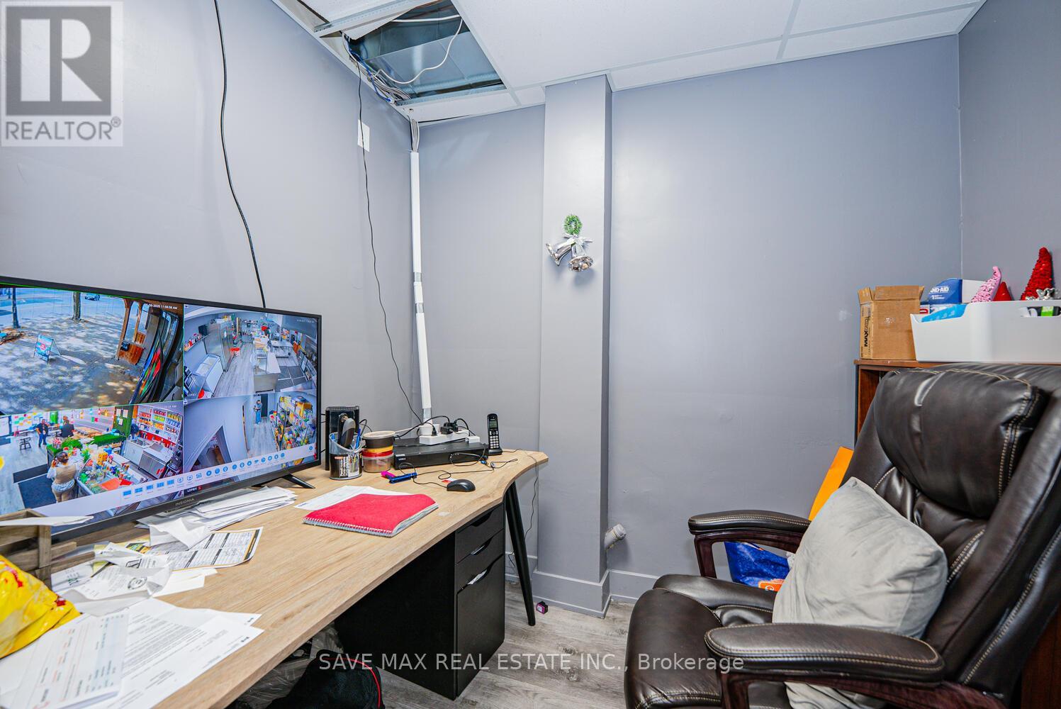 4681 Queen Street, Niagara Falls, Ontario  L2E 2L9 - Photo 17 - X12484576