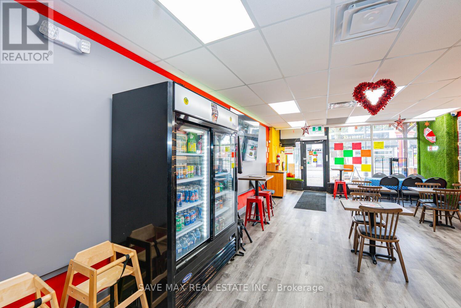 4681 Queen Street, Niagara Falls, Ontario  L2E 2L9 - Photo 23 - X12484576