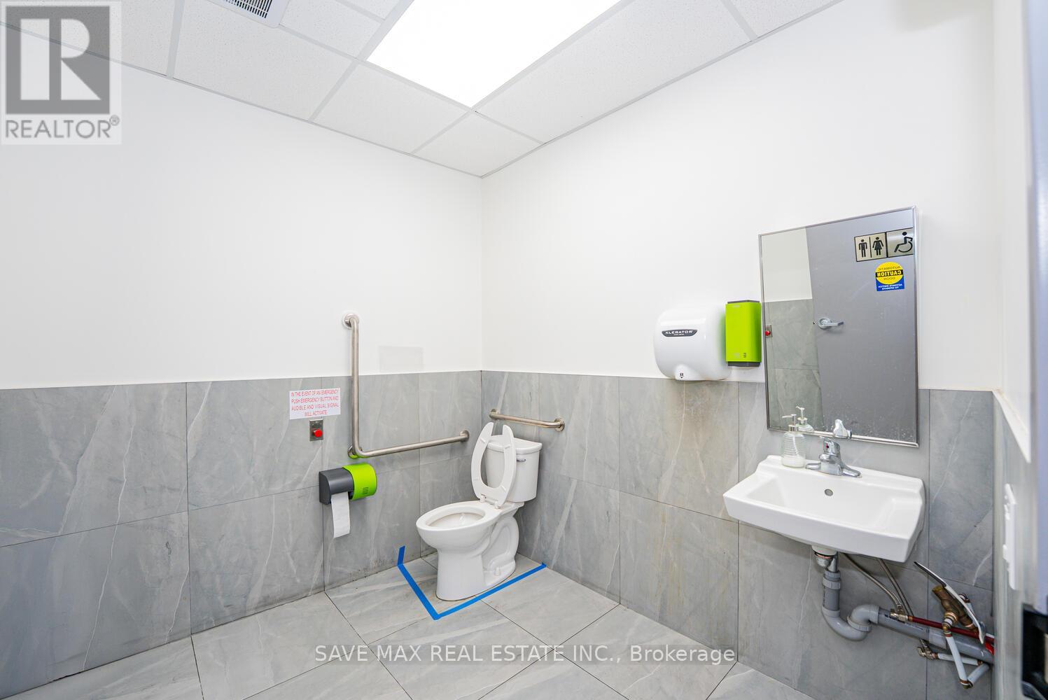 4681 Queen Street, Niagara Falls, Ontario  L2E 2L9 - Photo 31 - X12484576