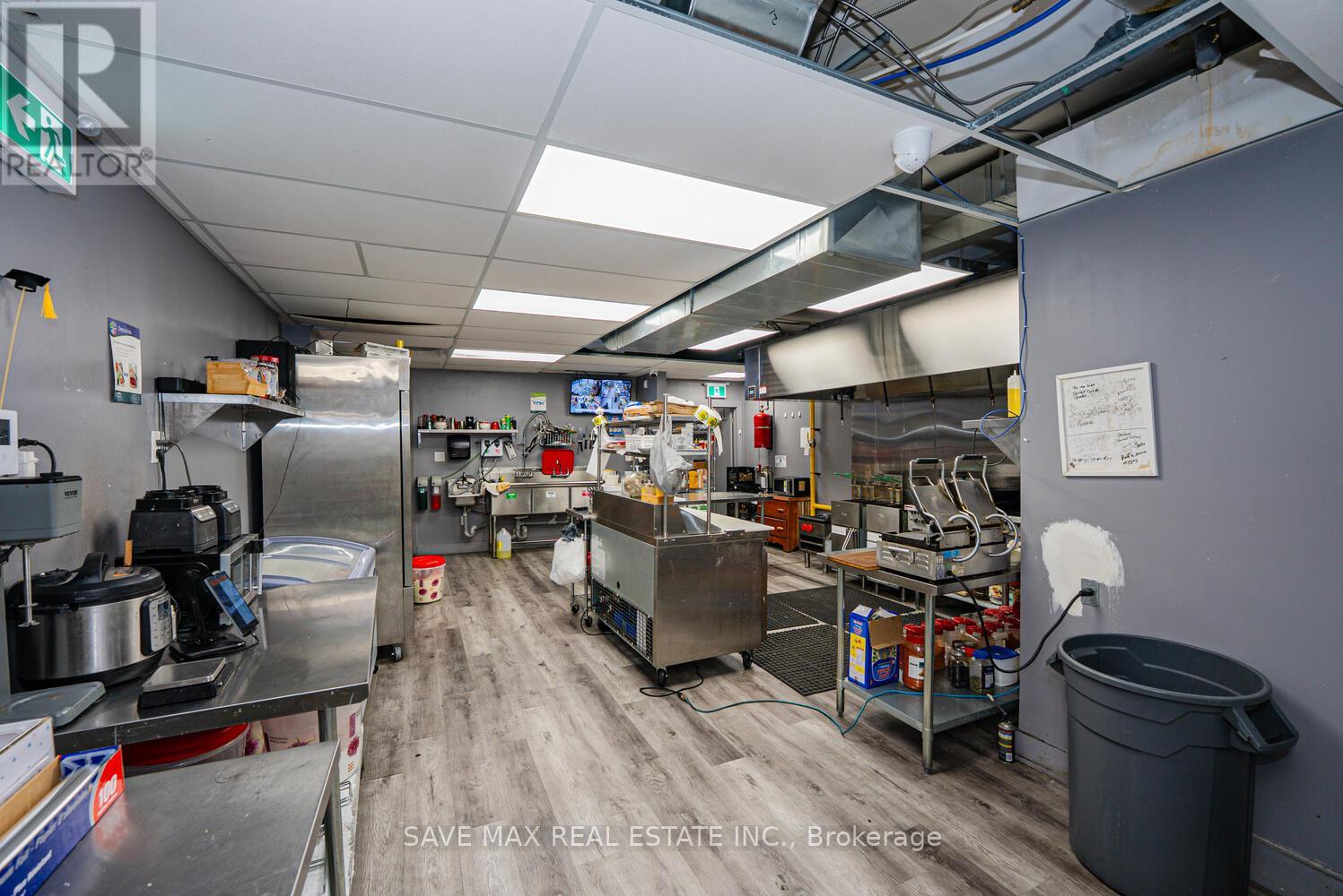 4681 Queen Street, Niagara Falls, Ontario  L2E 2L9 - Photo 6 - X12484576