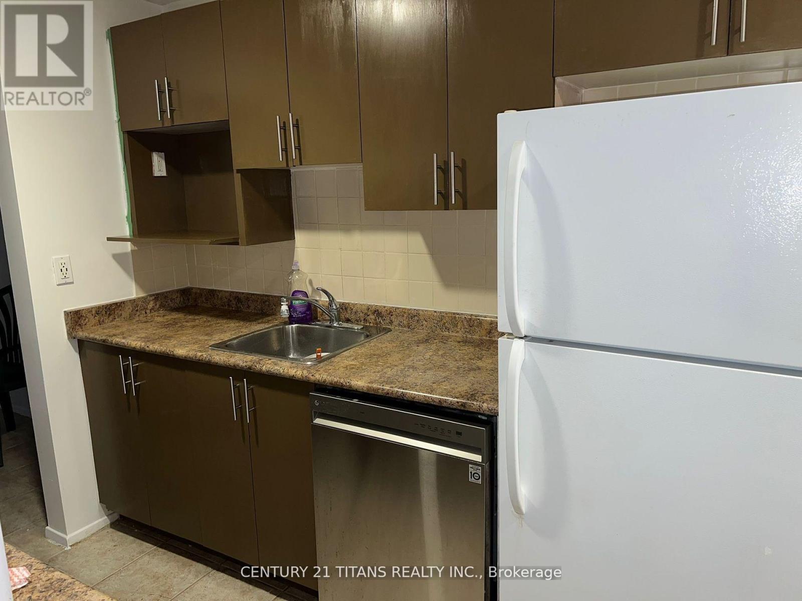 702 - 931 Wonderland Road, London South, Ontario  N6K 2X6 - Photo 1 - X12484598