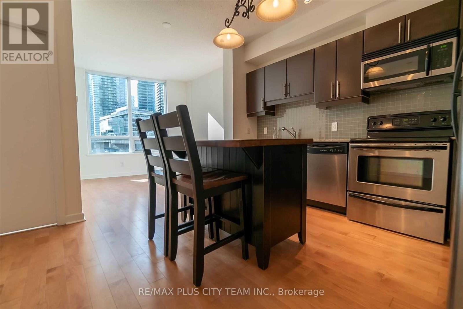 307 - 18 Harbour Street, Toronto, Ontario  M5J 2Z6 - Photo 8 - C12484615