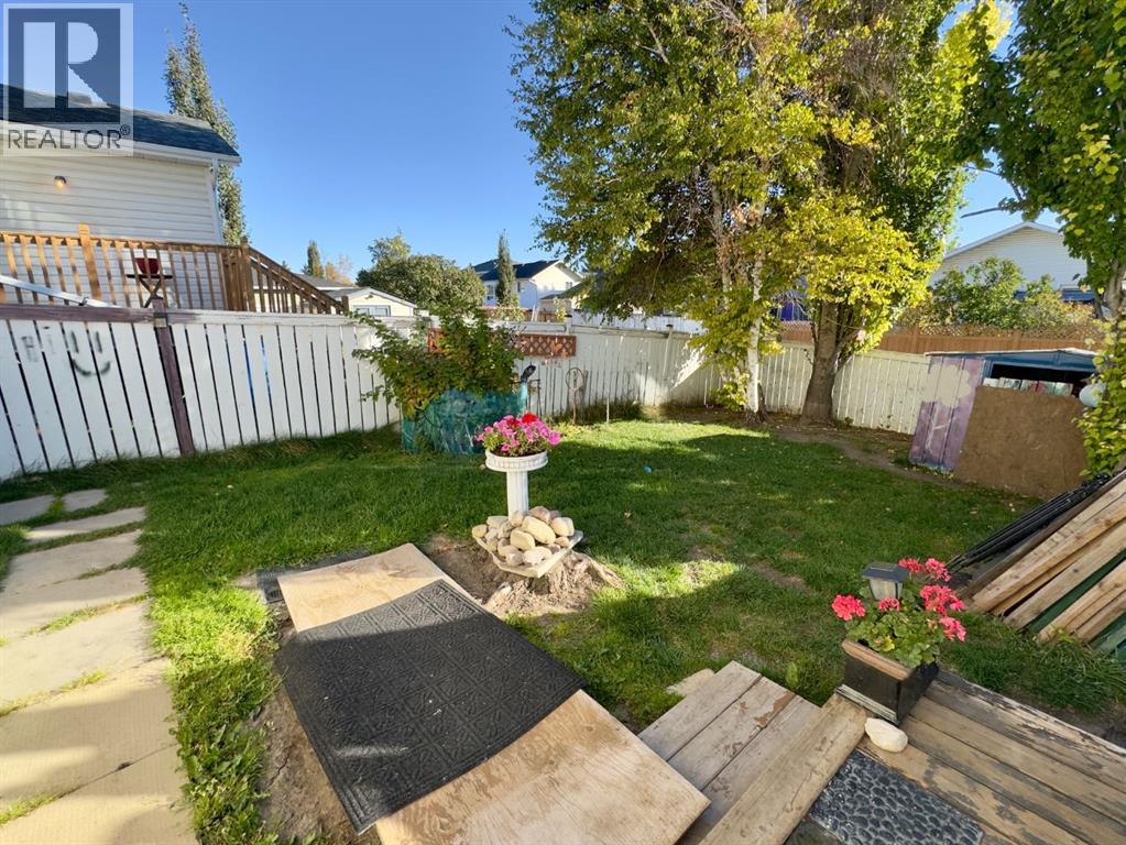 129 Coventry Place Ne, Calgary, Alberta  T3K 4A6 - Photo 2 - A2263005