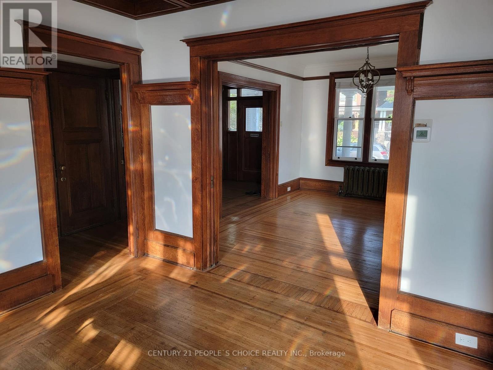 43 Barnesdale Avenue S, Hamilton, Ontario  L8M 2V3 - Photo 2 - X12482701