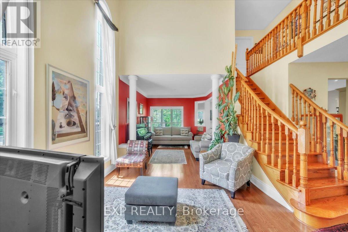 1 Vitlor Drive, Richmond Hill, Ontario  L4E 2Y4 - Photo 5 - N12484630