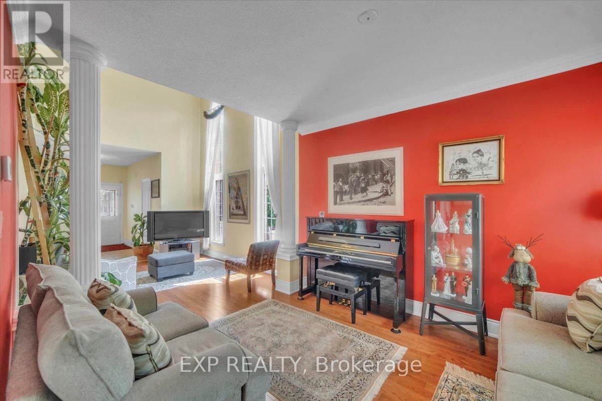 1 Vitlor Drive, Richmond Hill, Ontario  L4E 2Y4 - Photo 7 - N12484630